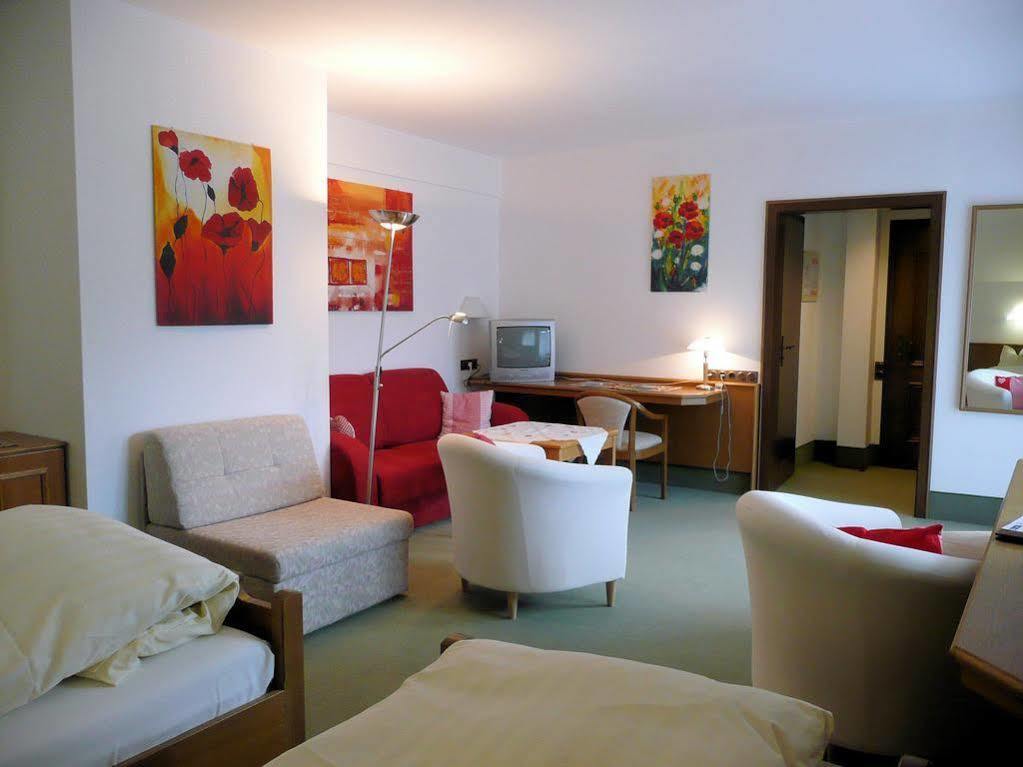 Landhotel Untere Kapfenhardter Muehle Unterreichenbach Exterior foto